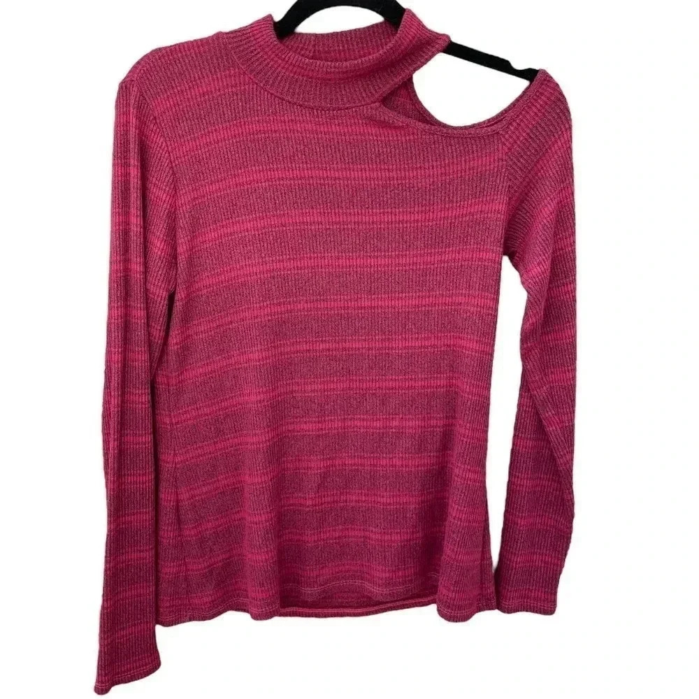 Scripted Cut Out Fitted Long Sleeve Top